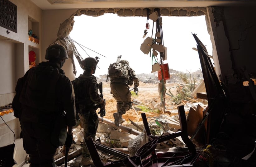  Tropas de las FDI operan en la Franja de Gaza. 2 de junio de 2024. (photo credit: IDF SPOKESPERSON UNIT)