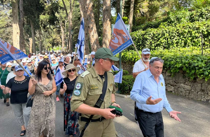  Major General Uzi Dayan and Major Michael Lubovicov lead the victory parade on Mount Herzl. (photo credit: Amit Danker)
