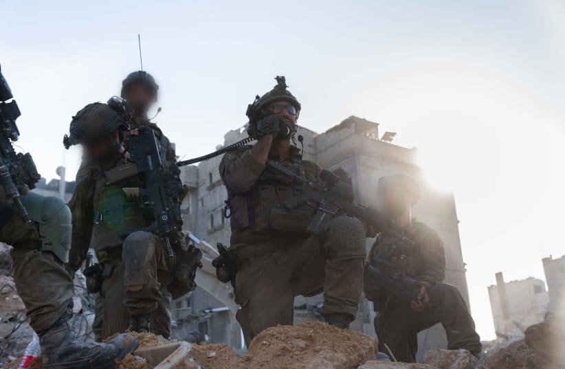  Soldados de las FDI operan en la zona de Rafah, 12 de junio de 2024. (photo credit: IDF SPOKESPERSON UNIT)