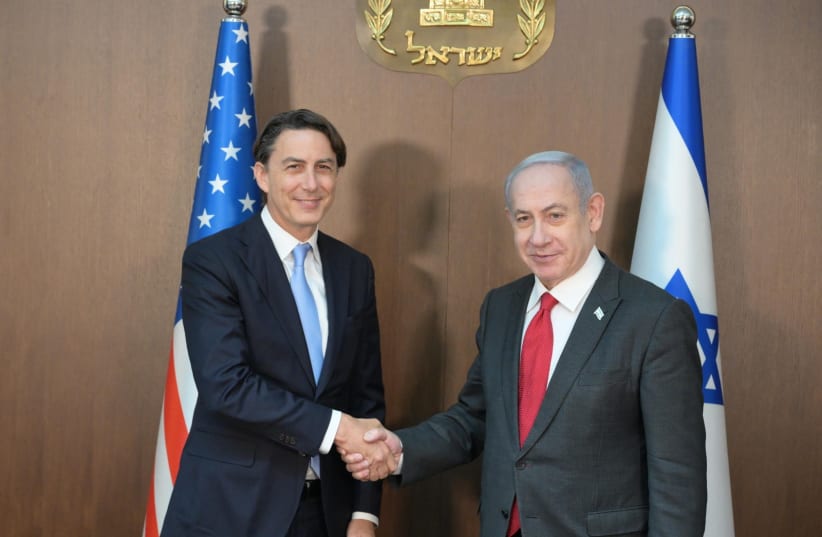  Prime Minister Benjamin Netanyahu (right) shaking hands with US Presidential Special Envoy Amos Hochstein (left,) Monday 17.6.2024 (photo credit: AMOS BEN-GERSHOM/GPO)