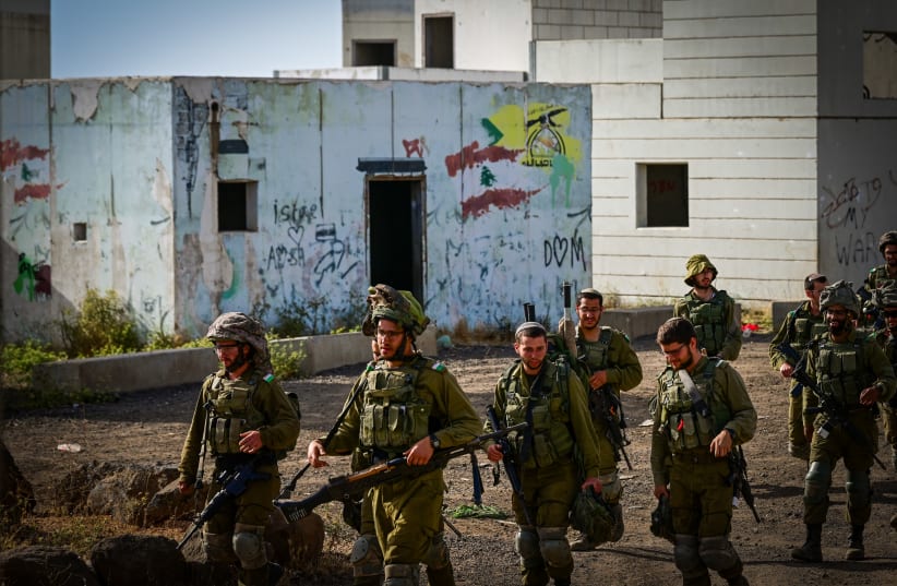  Soldados israelíes de la brigada Golani participan en un ejercicio militar en los Altos del Golán (photo credit: MICHAEL GILADI/FLASH90)