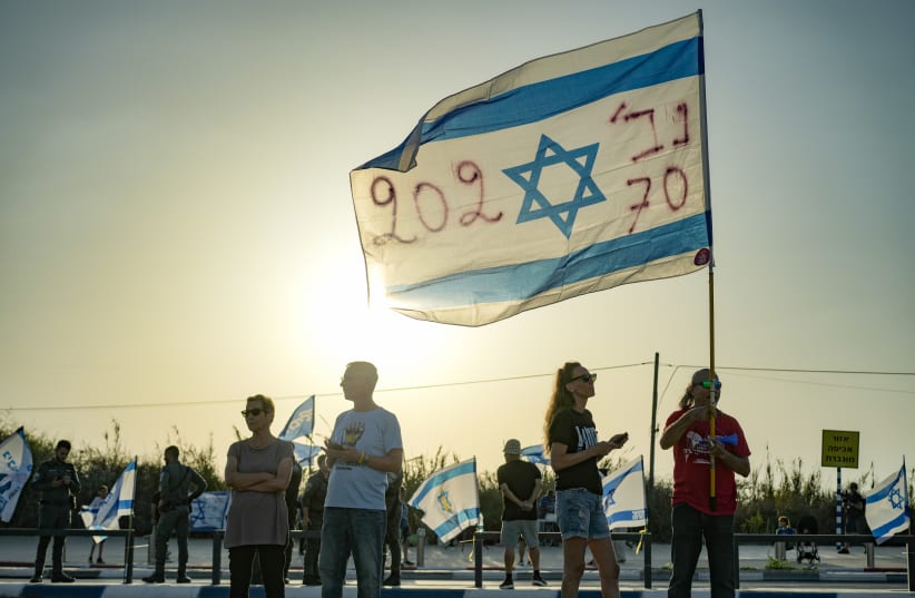  Israelis protest for the release of Israeli held hostage in the Gaza Strip and against the current government in the southern Israeli city of Ashkelon, June 19, 2024.  (photo credit: ERIK MARMOR/FLASH90)