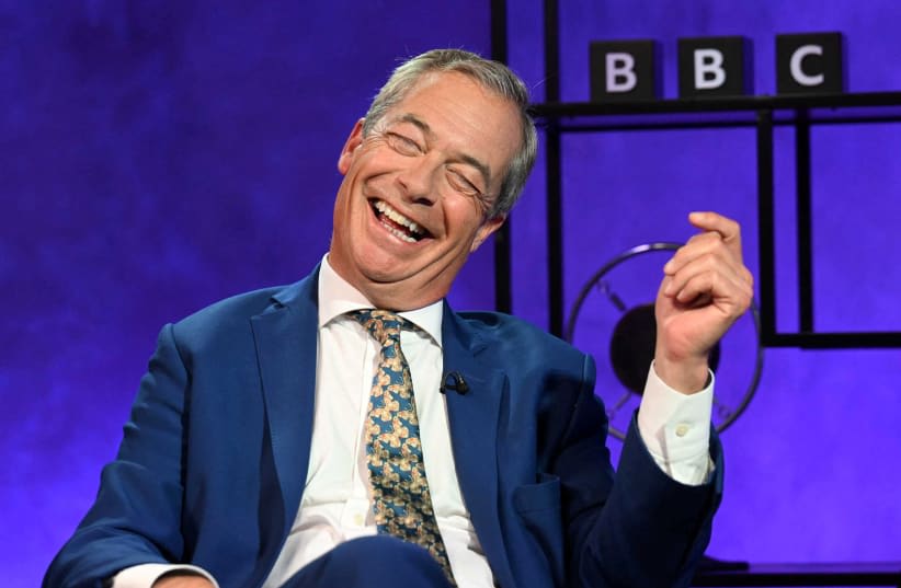  El líder del Partido Reformista Británico, Nigel Farage, asiste a una entrevista con Nick Robinson en Londres (photo credit: REUTERS)