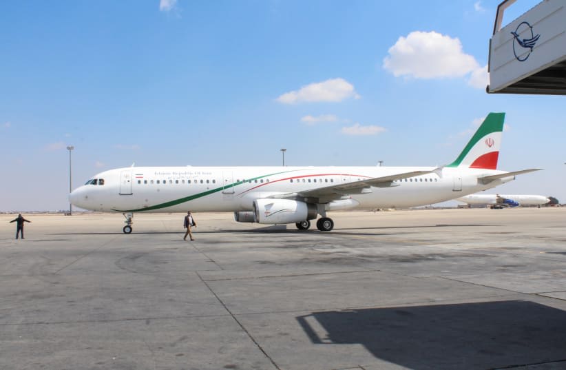  Un avión que transporta al ministro de Asuntos Exteriores de Irán, Hossein Amir-Abdollahian, aterriza en el aeropuerto internacional de Damasco, en Damasco, Siria, 23 de marzo de 2022. (photo credit: REUTERS/FIRAS MAKDESI)
