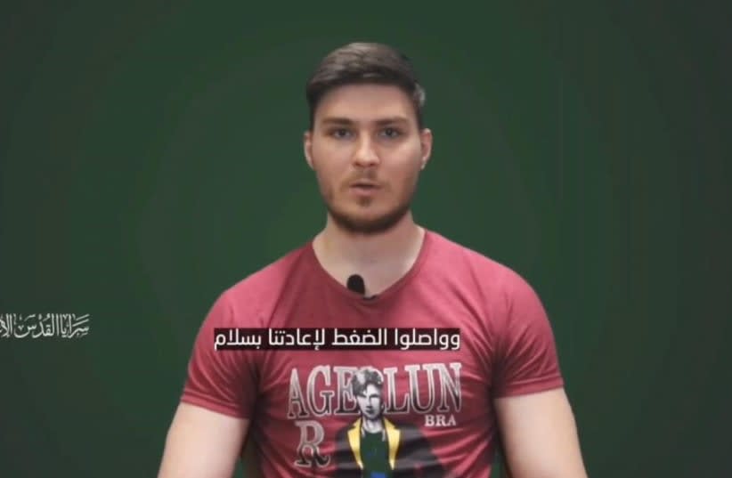  El rehén de Gaza Alexander Trupanov en un vídeo publicado por la PIJ, 30 de mayo de 2024. (photo credit: screenshot)