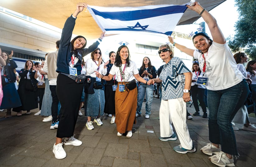  Cape Town resident Michelle Jaffe takes part in an Israeli Independence Day celebration with fellow Momentum participants.  (photo credit: AVIRAM VALDMAN)