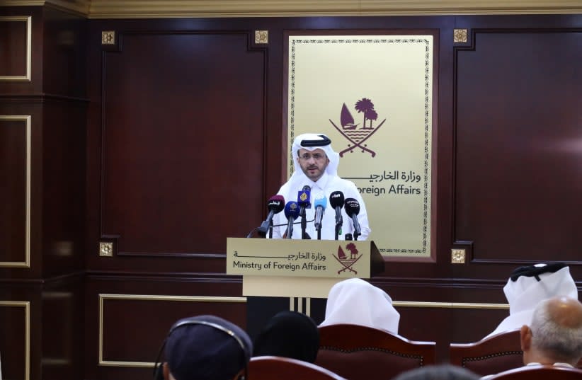  El portavoz del Ministerio de Asuntos Exteriores de Qatar, Majed Al-Ansari, habla durante una rueda de prensa semanal en el Ministerio de Asuntos Exteriores en Doha, Qatar, el 4 de junio de 2024. (photo credit: REUTERS/IMAD CREIDI)