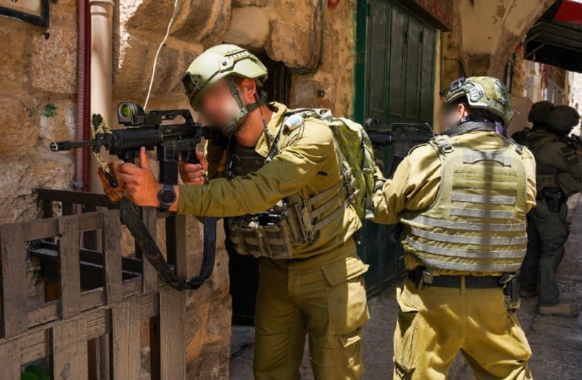 DF, ISA, and Israel Border Police forces began a counterterrorism operation in Kasbah in Nablus.  (photo credit: IDF SPOKESMAN’S UNIT)