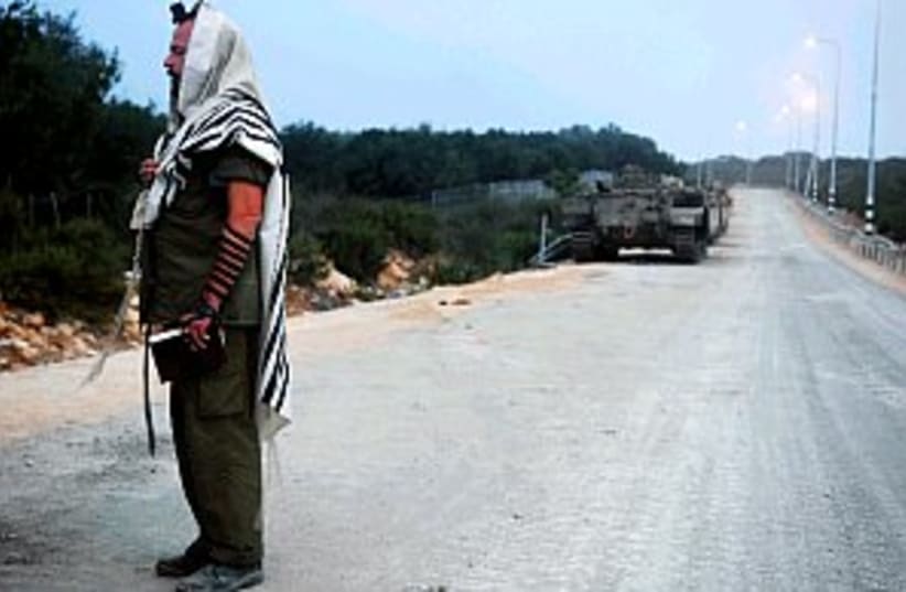 reserve soldier praying  (photo credit: IDF)