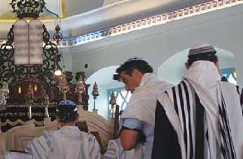 synagogue (photo credit: SHMUEL BAR-AM)
