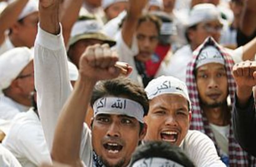 muslim protest 298 88 (photo credit: AP)