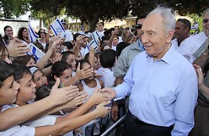 peres with students 248 88 (photo credit: Courtesy of the president's bureau)