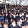  Thousands of Shluchim pose for a “class picture” outside Chabad World Headquarters