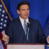  El gobernador de Florida Ron DeSantis habla en la Cena Amos Tuck de la NHGOP 2023 en Manchester, New Hampshire, EE.UU., 14 de abril de 2023.