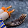  An illustrative image of a Torah scroll and a shofar for Yom Kippur.
