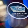 El logotipo del Pentágono se ve detrás del atril en la sala de prensa del Pentágono, en Arlington (Virginia, EE. UU.), el 8 de enero de 2020. 