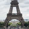 El grupo activista Extinction Rebellion París (XR) organizó una protesta para conmemorar el aniversario de la Nakba desplegando una gran bandera palestina en la Torre Eiffel de París, Francia, el 15 de mayo de 2026. 