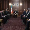 El presidente iraní, Masoud Pezeshkian, se reúne con el ministro del Interior de Pakistán, Mohsin Naqvi, en Teherán (Irán), el 17 de mayo de 2026.