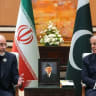 El primer ministro de Pakistán, Shehbaz Sharif, se reúne con el presidente del Parlamento iraní, Mohammad Bagher Ghalibaf, mientras se espera que las delegaciones de Estados Unidos e Irán mantengan conversaciones de paz, en Islamabad (Pakistán), el 11 de abril de 2026.