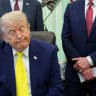El presidente de Estados Unidos, Donald Trump, reacciona mientras se hacen declaraciones a los periodistas sobre el apoyo de su administración a la producción de energía a partir del carbón, entre otros temas, en el Despacho Oval de la Casa Blanca, en Washington D. C., EE. UU., el 4 de junio de 2026