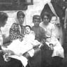 Nurses stand with victims of the Bialystok pogrom in June 1906. 