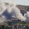El humo se eleva desde el sur del Líbano tras un ataque israelí, visto desde Nabatieh, en el sur del Líbano, el 19 de junio de 2026. 