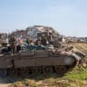 Soldados de las Fuerzas de Defensa de Israel (FDI) operan en la zona de Jan Yunis, en la Franja de Gaza, el 1 de febrero de 2026.