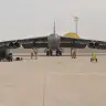 Un bombardero B-52 Stratofortress de la Fuerza Aérea de EE. UU. aterriza en la base aérea de Al Udeid, en Catar, el 9 de abril de 2016