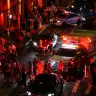 Una ambulancia en medio del tráfico, mientras Estados Unidos celebra su 250.º aniversario con motivo del Día de la Independencia en la ciudad de Nueva York, EE. UU., el 4 de julio de 2026