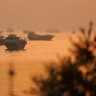 Barcos en el estrecho de Ormuz, vistos desde Musandam, Omán, el 16 de junio de 2026. 