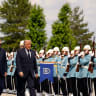 El presidente de EE. UU., Donald Trump, camina junto al presidente turco, Recep Tayyip Erdogan, durante una recepción oficial en el Complejo Presidencial de Bestepe, con motivo de la cumbre de la OTAN celebrada en Ankara (Turquía), el martes 7 de julio de 2026.