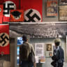 El público contempla las exposiciones de Yad Vashem el 13 de abril de 2026.