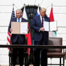 El ministro de Asuntos Exteriores de Baréin, Abdullatif Al Zayani; el primer ministro de Israel, Benjamin Netanyahu; el presidente de Estados Unidos, Donald Trump, y el ministro de Asuntos Exteriores de los Emiratos Árabes Unidos (EAU), Abdullah bin Zayed, participan en la firma de los Acuerdos 