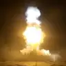 (Imagen ilustrativa) Se lanza un proyectil durante lo que, según el Mando Central de EE. UU. (CENTCOM), fue la tercera ronda de ataques de esta semana contra Irán, en esta captura de pantalla tomada de un vídeo difundido el 11 de julio de 2026. 
