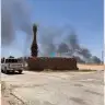 Se observa una densa columna de humo negro elevándose desde el Aeropuerto Internacional Rey Hussein de Aqaba, en Jordania, tras haber sido alcanzado por misiles balísticos iraníes el 19 de julio de 2026. 