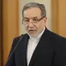 El ministro de Asuntos Exteriores iraní, Abbas Araghchi, interviene durante una rueda de prensa conjunta con el ministro de Asuntos Exteriores turco, Hakan Fidan (que no aparece en la imagen), en Teherán (Irán), el 30 de noviembre de 2025.