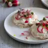 Rice cakes with cottage cheese