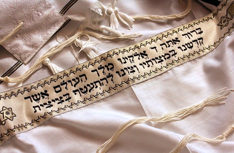 I wish tzitzit was the widely accepted sign of a Jew and not a