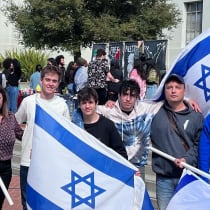  Pro-Israel students at the University of Berkeley demonstrate next to Pro-Palestinian students. 