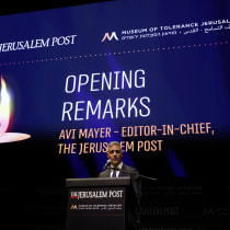  Jerusalem Post Editor-in-Chief Avi Mayer speaks at an Israel Remembrance Day ceremony at the Museum of Tolerance, on April 24, 2023.