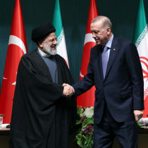  Turkey's President Tayyip Erdogan and Iran's President Ebrahim Raisi shake hands following a press conference in Ankara, Turkey January 24, 2024. 