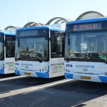  La gama de autobuses eléctricos de Electra Afikim; el primer depósito de autobuses eléctricos con carga inalámbrica de Israel.