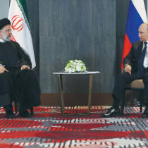  El PRESIDENTE RUSO Vladimir Putin se reúne con el presidente iraní Ebrahim Raisi al margen de la cumbre de la Organización de Cooperación de Shanghai en Uzbekistán, en septiembre.