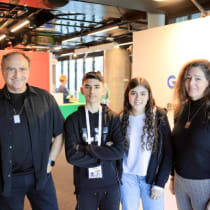  (De derecha a izquierda) Yael Balla Avni, Vicepresidenta de Programas de la Fundación Rashi, Liron Uziel, Ido Ben Yair ,Prof. Yossi Matias, Vicepresidente de Ingeniería e Investigación de Google y Director del Centro de I+D de Google en Israel.