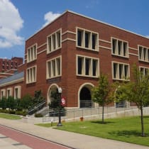  Gould Hall en el campus de la Universidad de Oklahoma en Norman, Oklahoma (Estados Unidos).