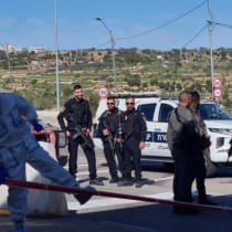  Fuerzas de seguridad en el lugar de los hechos en respuesta al apuñalamiento del miércoles en las afueras de Jerusalén, 13 de marzo de 2024.