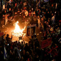  Protest against the government 