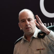  General de Brigada. Amit Sa'ar habla en una conferencia del Instituto Gazit en Tel Aviv, 5 de noviembre de 2022.