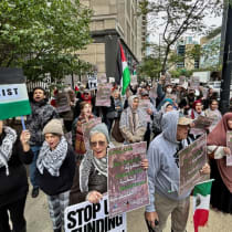  Miembros del grupo Voz Judía por la Paz y aliados se manifiestan a favor de un alto el fuego en el actual conflicto entre Israel y el grupo palestino Hamás, durante una protesta en Detroit, Michigan, EE.UU., el 7 de noviembre de 2023.