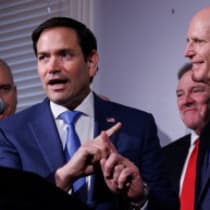  El senador Marco Rubio (R-FL) habla en una rueda de prensa sobre la campaña de reelección del senador Rick Scott (R-FL) en el Conservative Partnership Institute en Washington, EE.UU., el 5 de marzo de 2024.